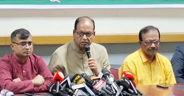 কথা বলছেন শামসুজ্জামান দুদু